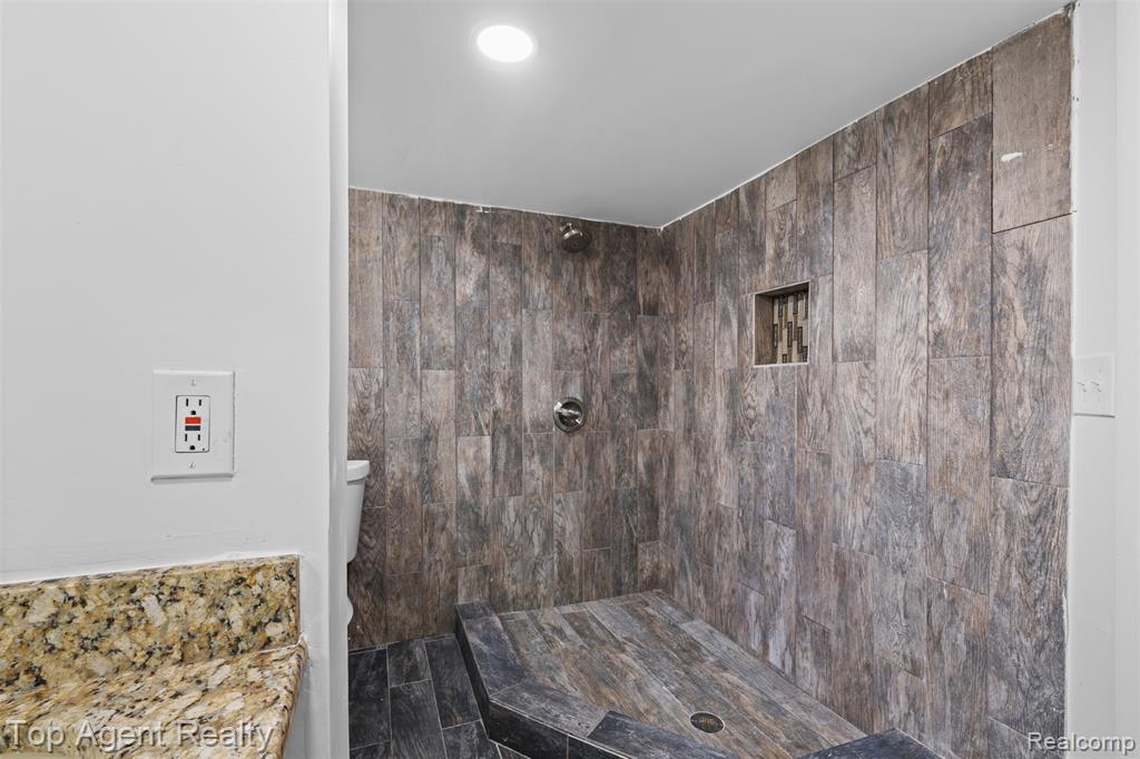 24300 Seneca Street, Oak Park, MI 48237 — Photo 35
