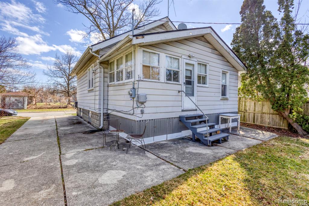 17185 New York Street - Photo 3