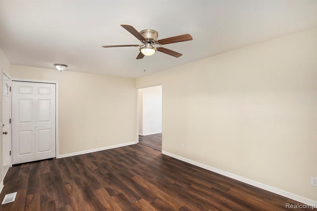 5111 Paro Drive, Flint, MI 48506 — Photo 6