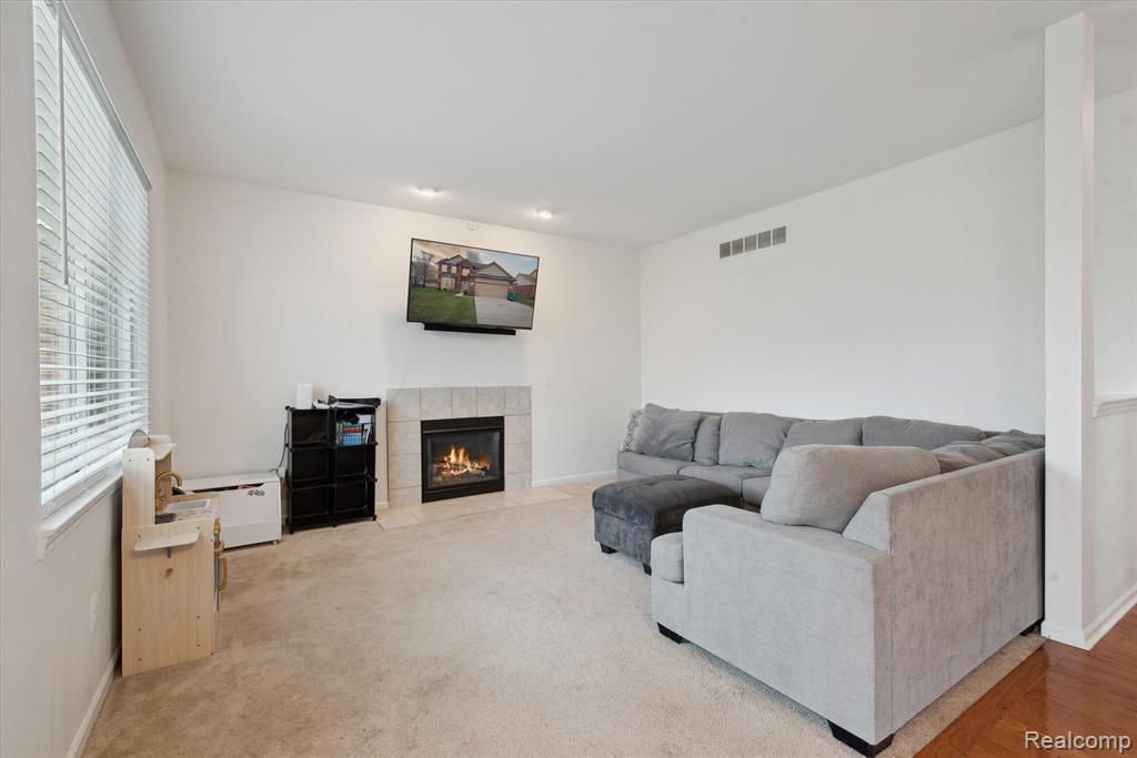 9998 ROLAN MEADOWS Drive, Belleville, MI 48111 — Photo 24