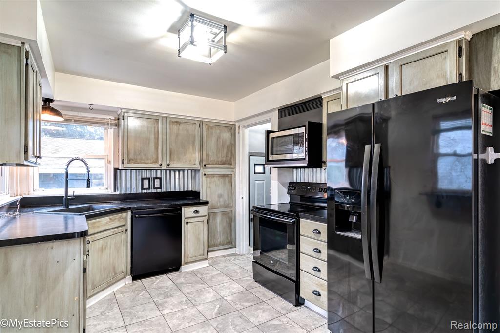 1251 CLARITA Street, Ypsilanti, MI 48198 — Photo 37