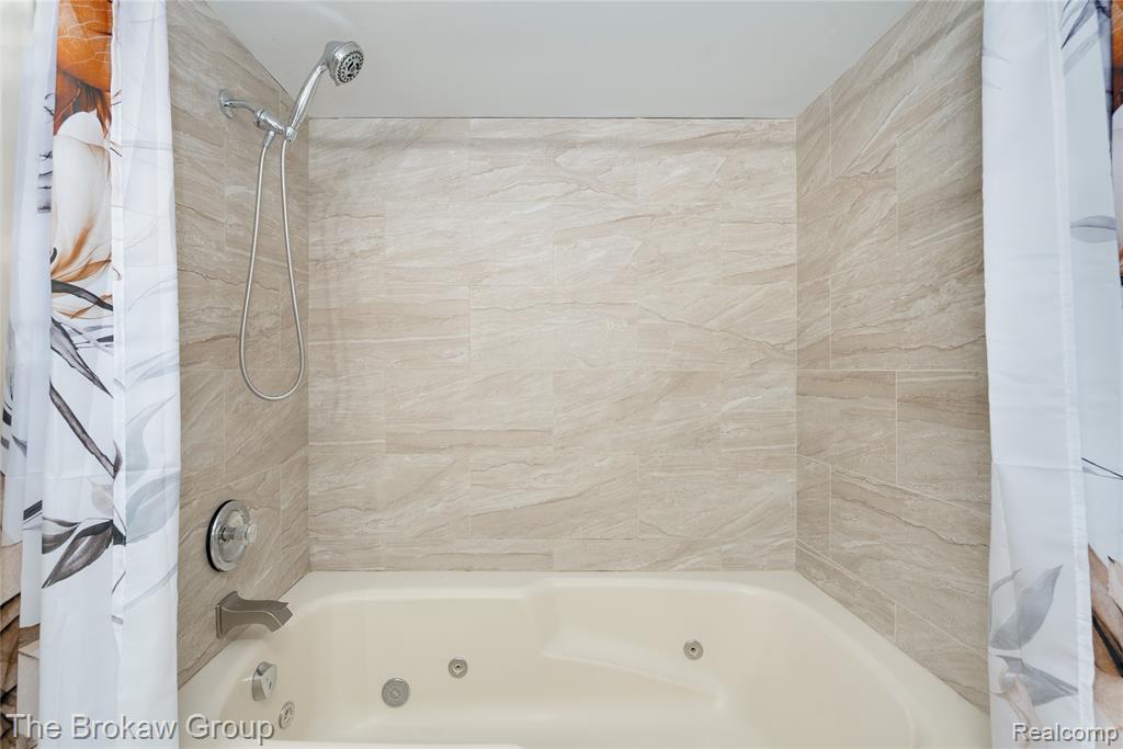 736 N Main Street, Almont, MI 48003 — Photo 29