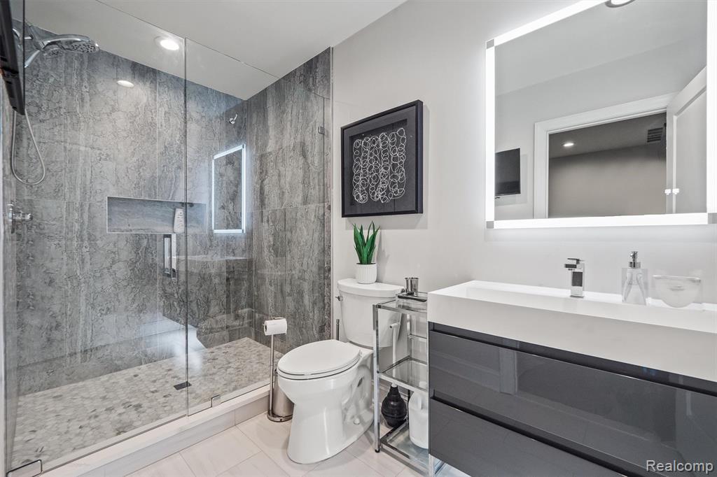 6608 Minnow Pond Drive, West Bloomfield, MI — Photo 48