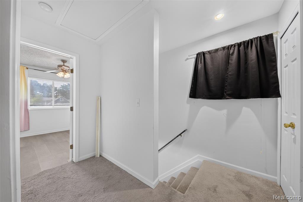 20471 Hollywood Street, Harper Woods, MI 48225 — Photo 24