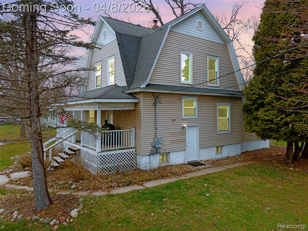 1225 E King Street, Corunna, MI 48817 — front exterior