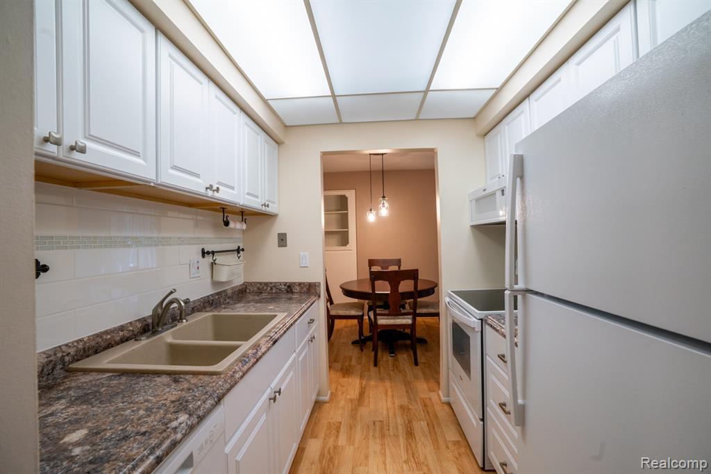 1750 MONTICELLO Street, 6, Trenton, MI 48183 — Photo 13