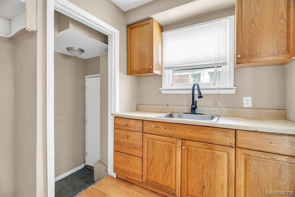 18505 Ashton Avenue, Detroit, MI 48219 — Photo 12