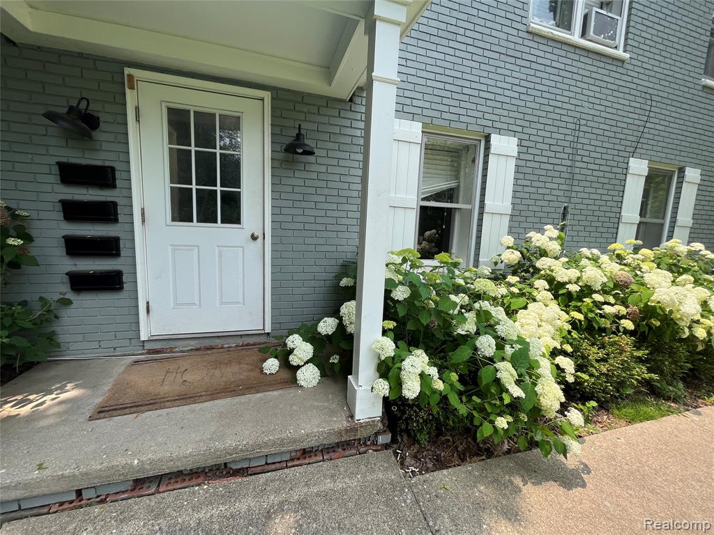 62 Madison Court, Clarkston, MI — Photo 2