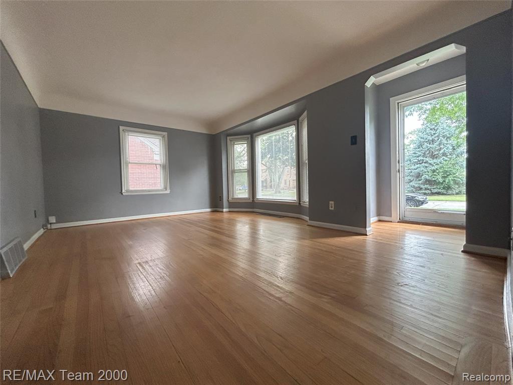 8306 GRAYFIELD Street, Dearborn Heights, MI 48127 — Photo 2