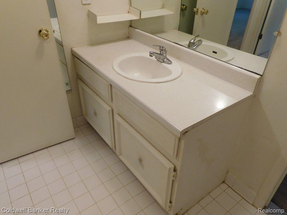 5238 BREEZE HILL, Troy, MI 48098 — Photo 20