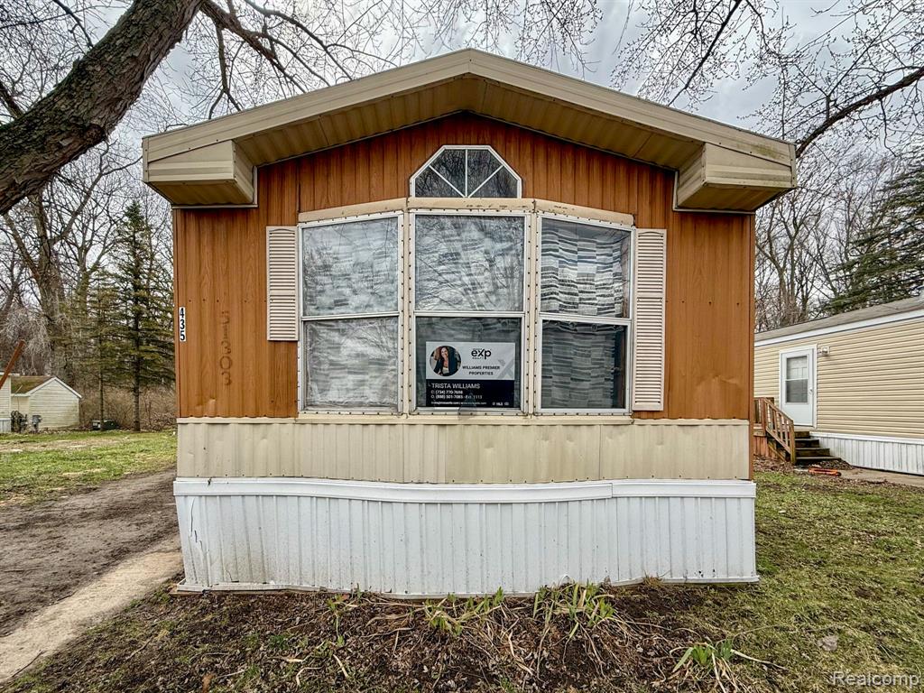 435 Rustic Lane S, Belleville, MI 48111 — Photo 2