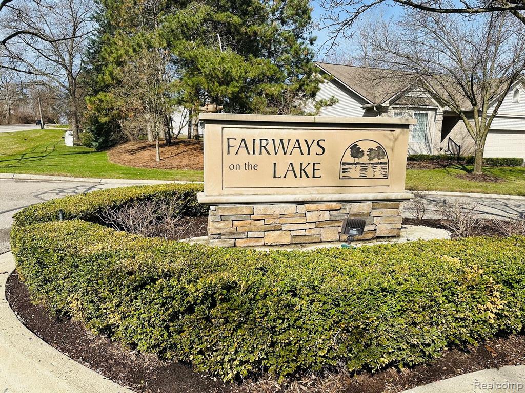5313 SIMPSON LAKE Road, West Bloomfield, MI 48323 — Photo 2