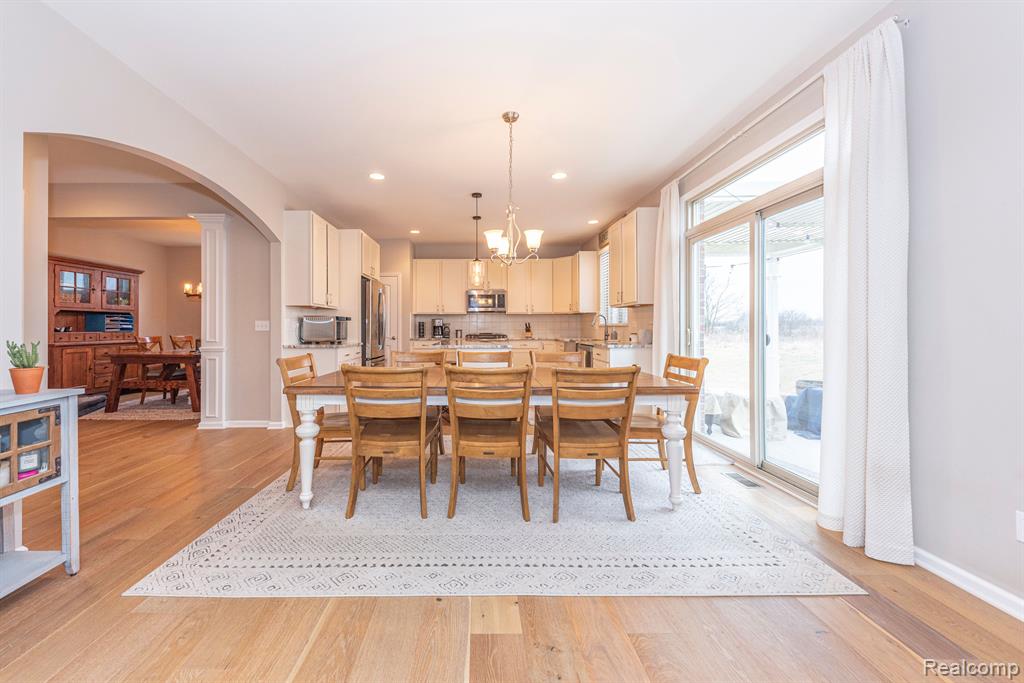 806 LAKE WOODS Drive, Canton, MI 48188 — Photo 21