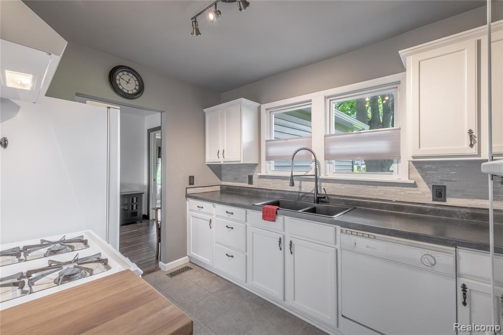 108 S Church Street, Byron, MI 48418 — Photo 12