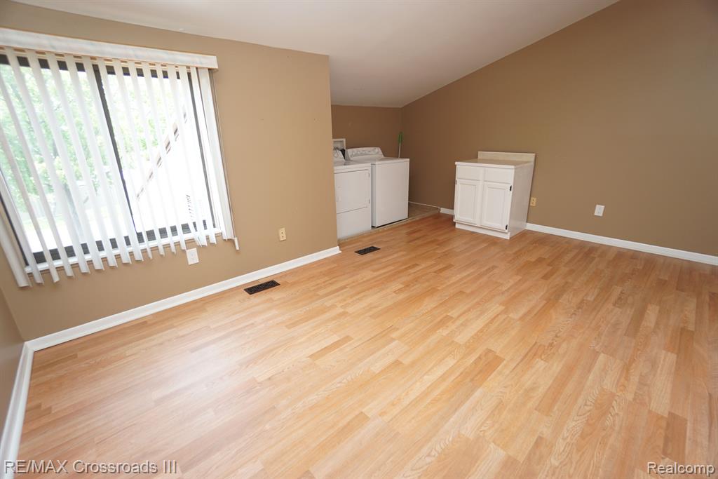 48295 BAYSHORE Drive, Van Buren, MI 48111 — Photo 17