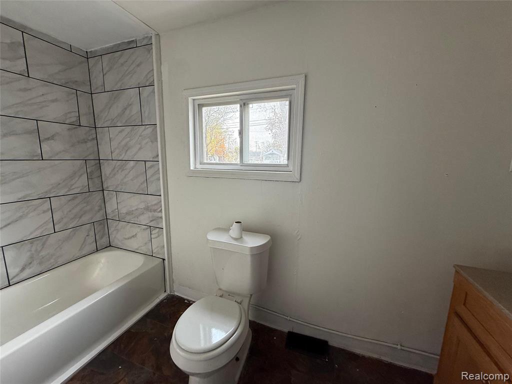 8162 Orchard Avenue, Warren, MI 48089 — Photo 13