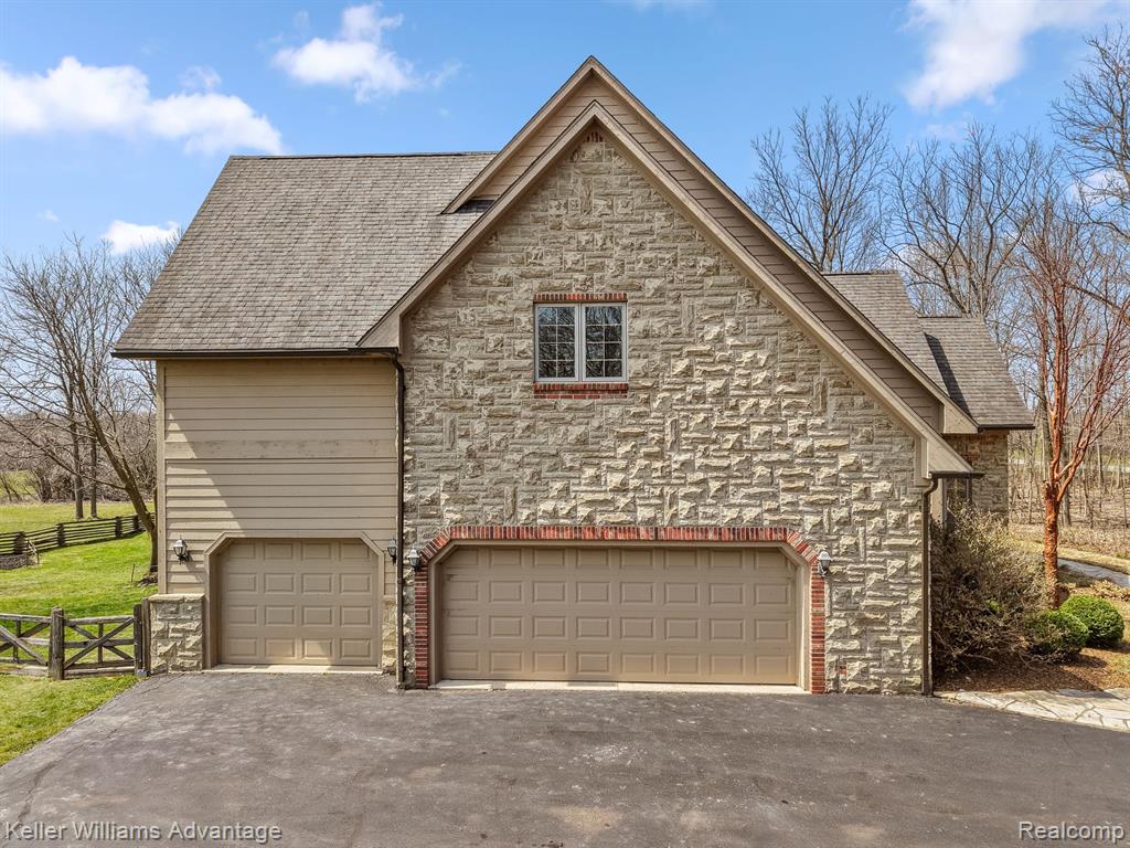 2026 HUNTERS CREEK Drive, Ypsilanti, MI 48198 — Photo 46