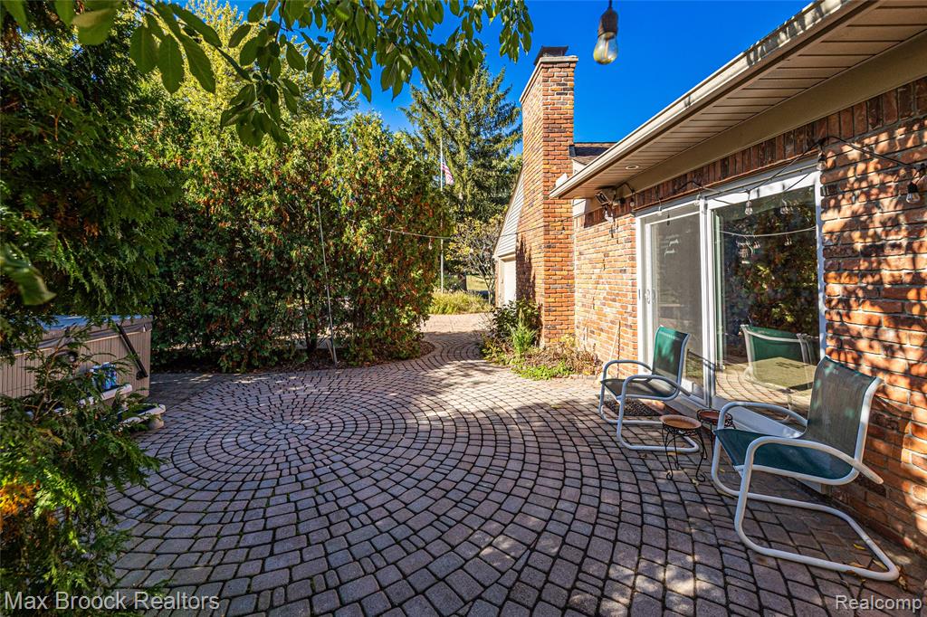 5605 Woodwind Drive, Bloomfield Hills, MI 48301 — Photo 9