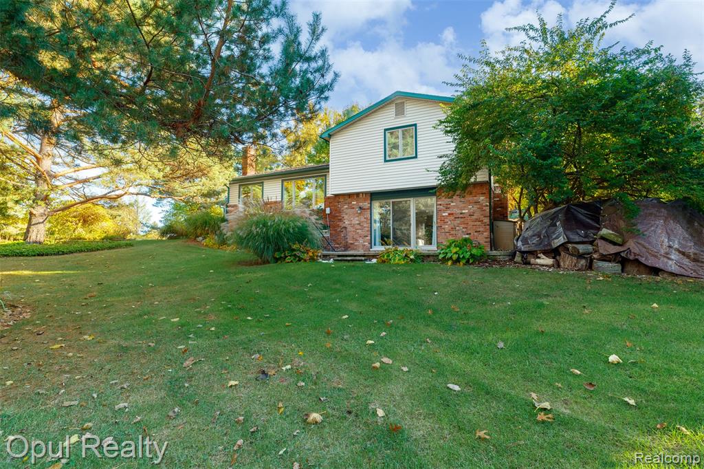 5885 Cedar Knoll Drive, Brighton, MI 48116 — Photo 33