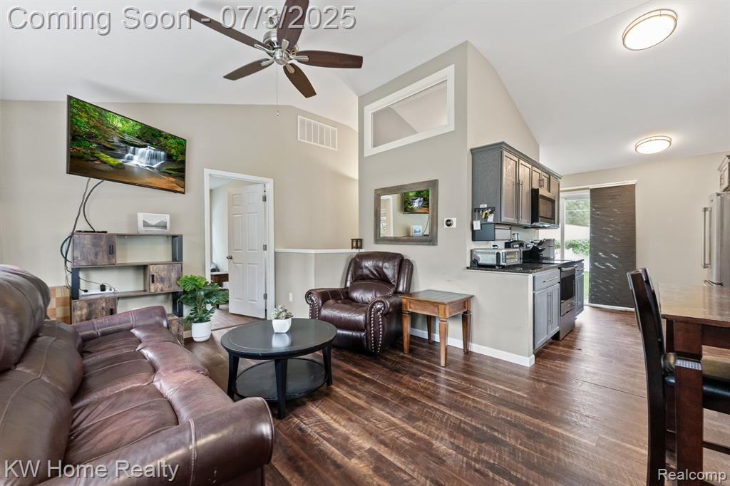 5575 Berkley Drive, Waterford, MI 48327 — Photo 5