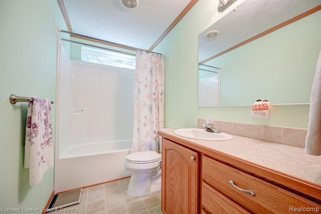 11108 Wood Run Circle, South Lyon, MI 48178 — Photo 33