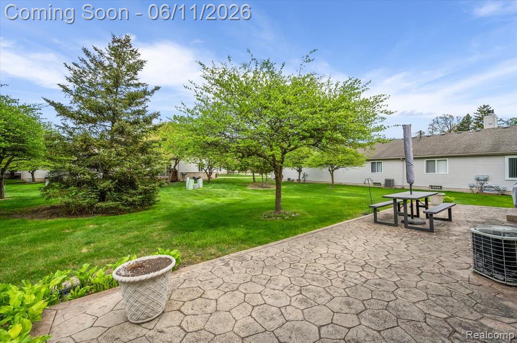 41034 Greenspire Drive, Clinton Twp, MI 48038 — Photo 8