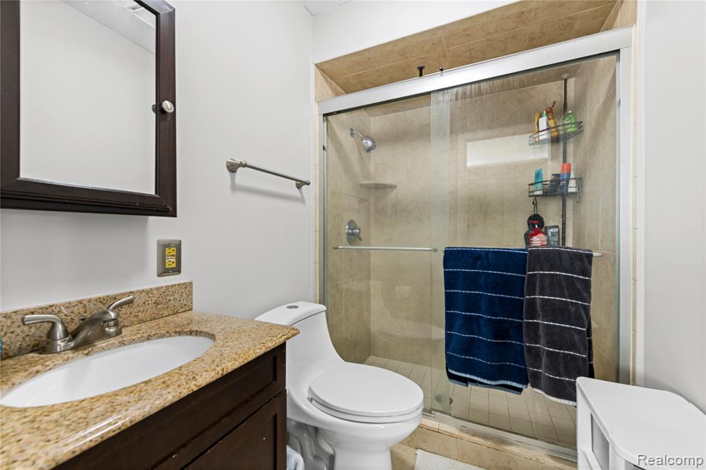 42719 Walker Street, Clinton Twp, MI 48038 — Photo 13