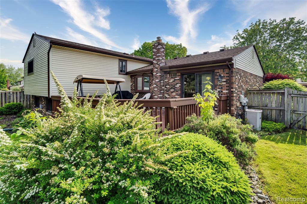 24705 Colonial Drive, Woodhaven, MI 48183 — Photo 10