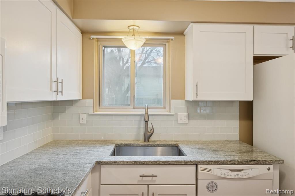 4254 Halkirk Drive, Waterford, MI — Photo 15