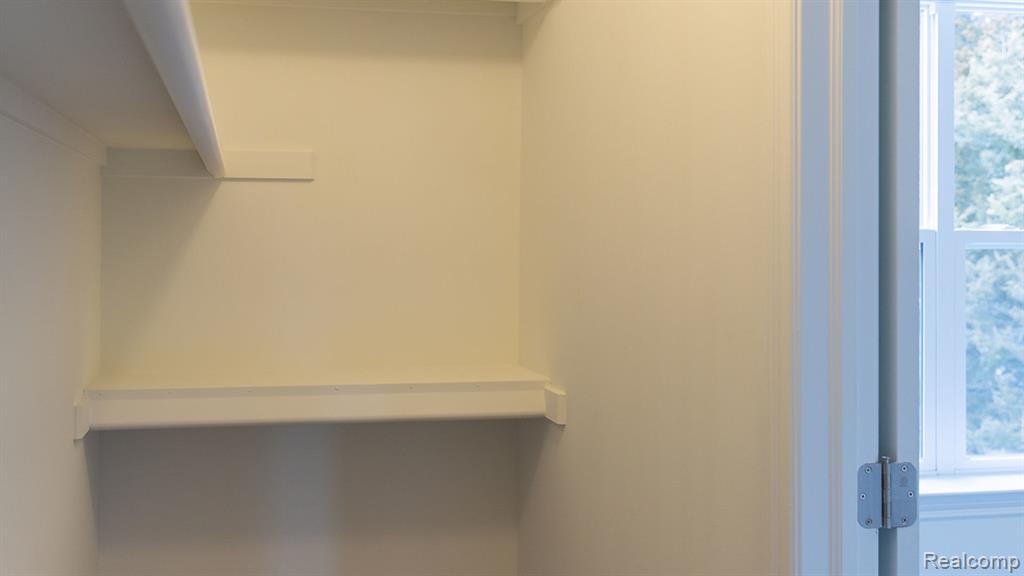 74 GUANONOCQUE Street, Auburn Hills, MI 48326 — Photo 19