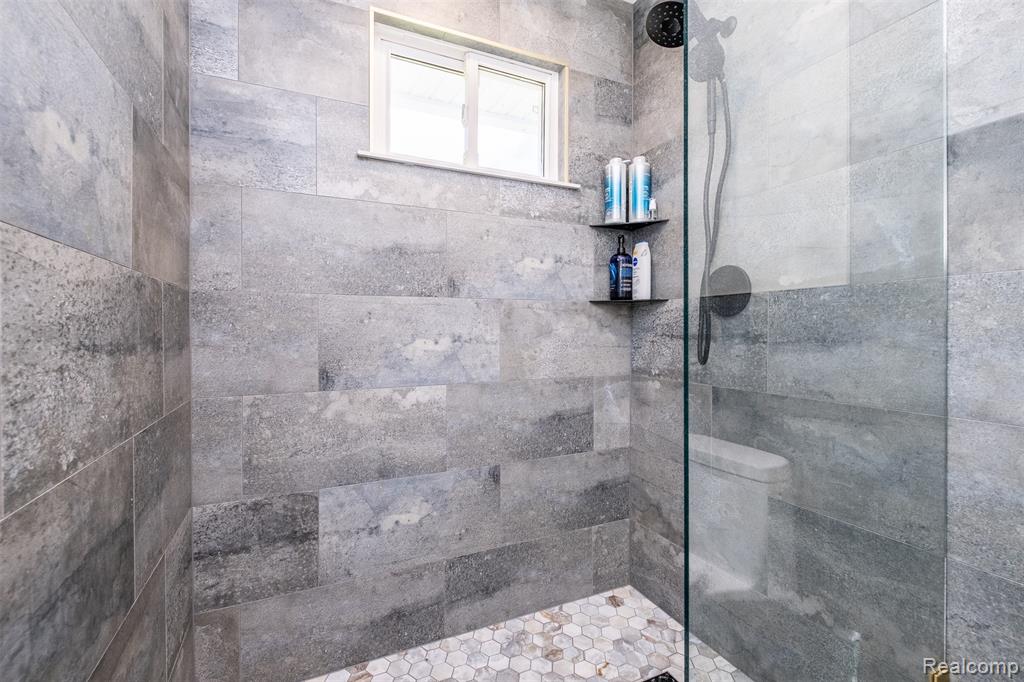 2100 N Channel Drive, MI 48028 — Photo 34