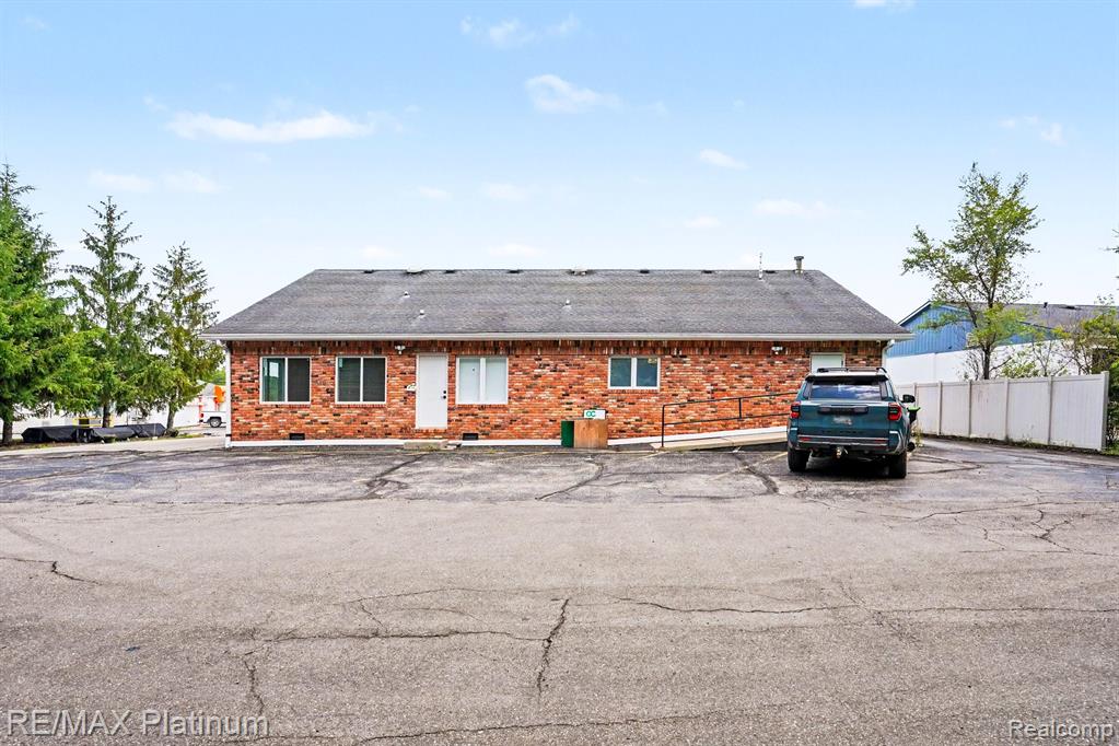 8082 W GRAND RIVER, Brighton, MI 48114 — Photo 26