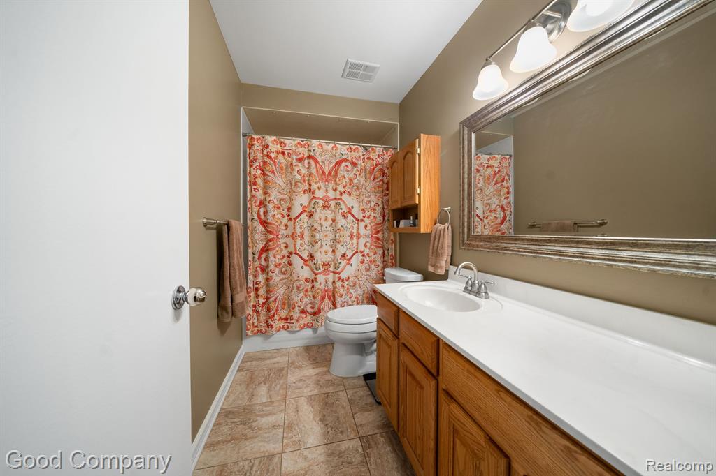 833 BLOOMFIELD VILLAGE Boulevard, #B, Auburn Hills, MI 48326 — Photo 10