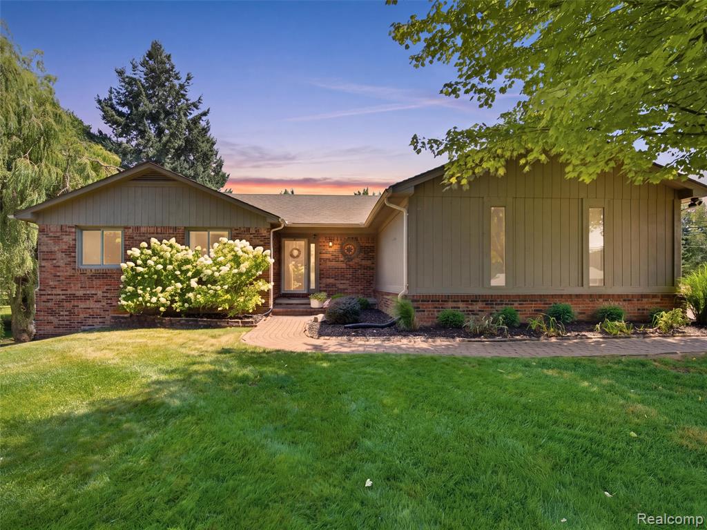 3869 Hi Villa Drive, Lake Orion, MI