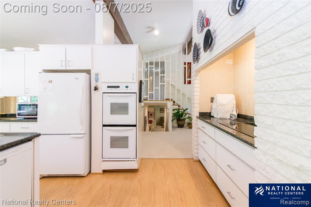 4933 Malibu Drive, Bloomfield Hills, MI 48302 — Photo 34