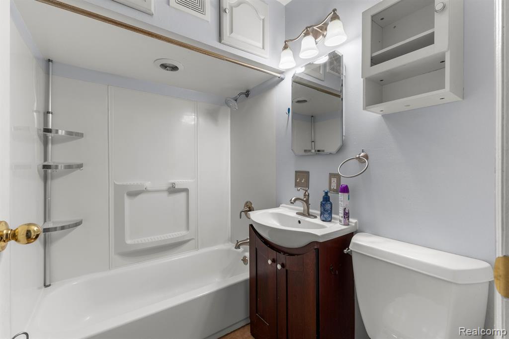 5101 CLIPPERT Street, Dearborn Heights, MI 48125 — Photo 19