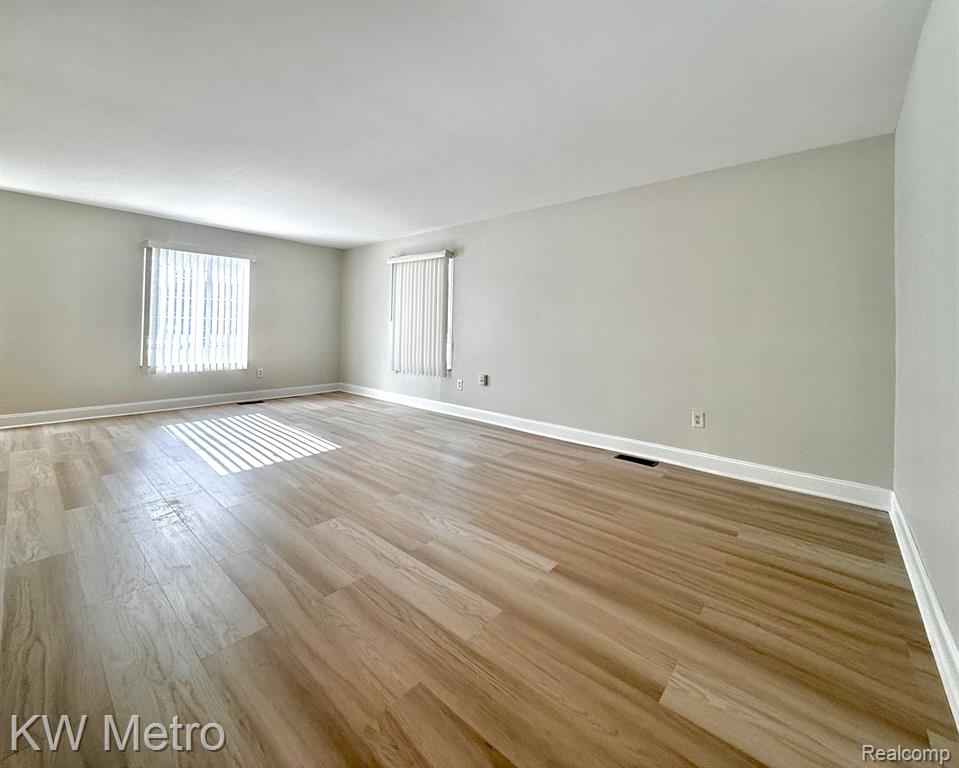 666 E FOX HILLS Drive, Bloomfield Hills, MI 48304 — Photo 12