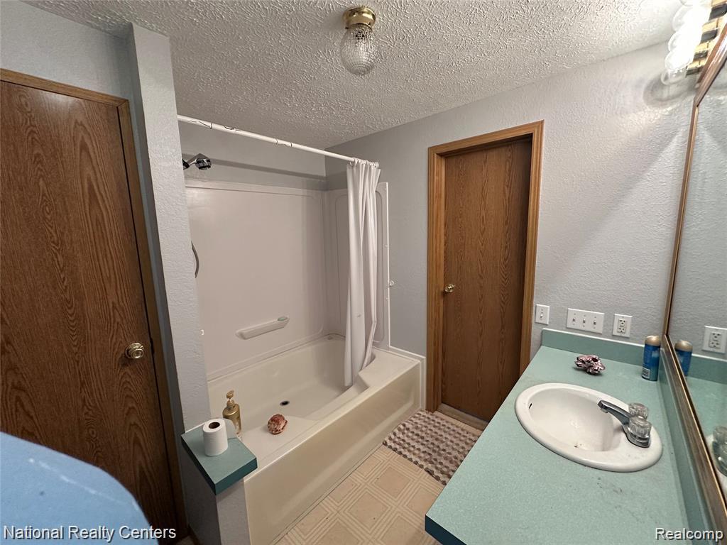 8049 Mckinley Road, Clay, MI 48001 — Photo 16
