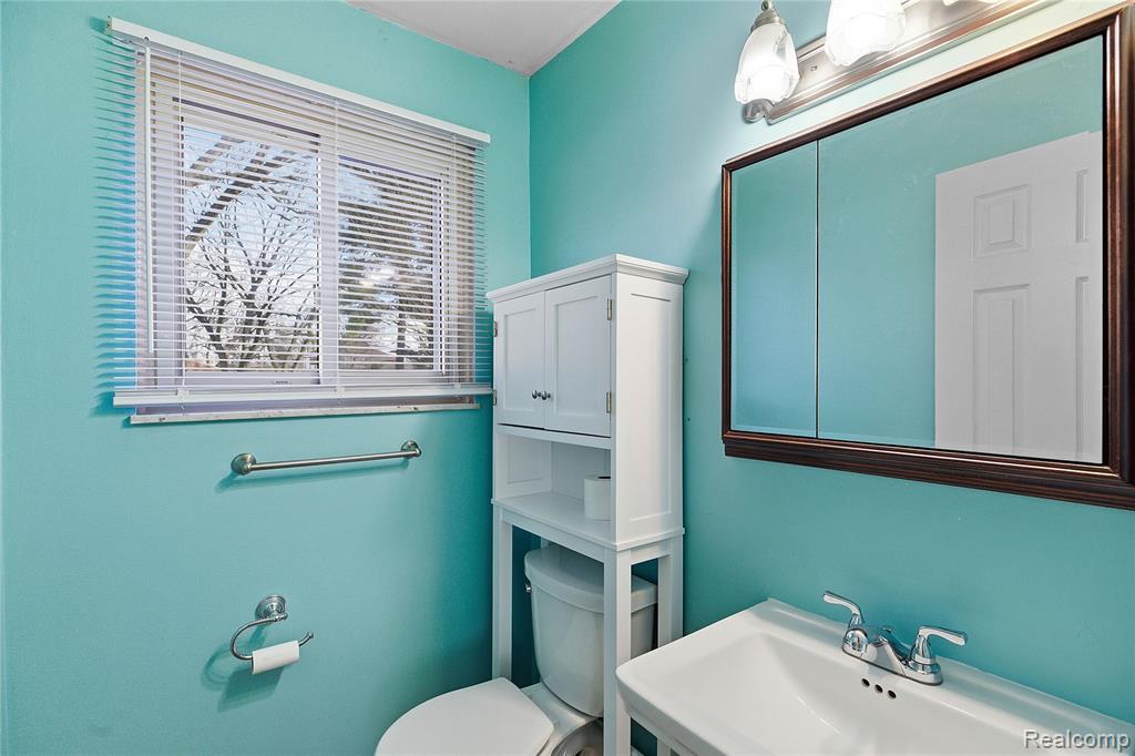 6230 Barker Drive, Waterford, MI 48329 — Photo 13