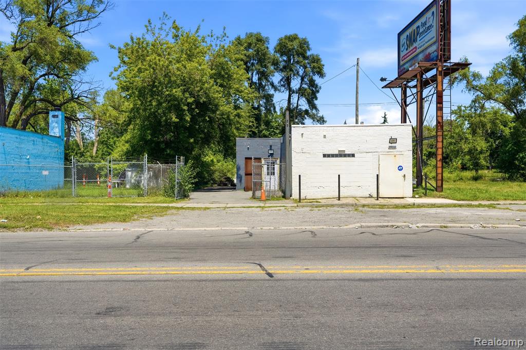 19512 Schoolcraft, Detroit, MI 48223 — Photo 5