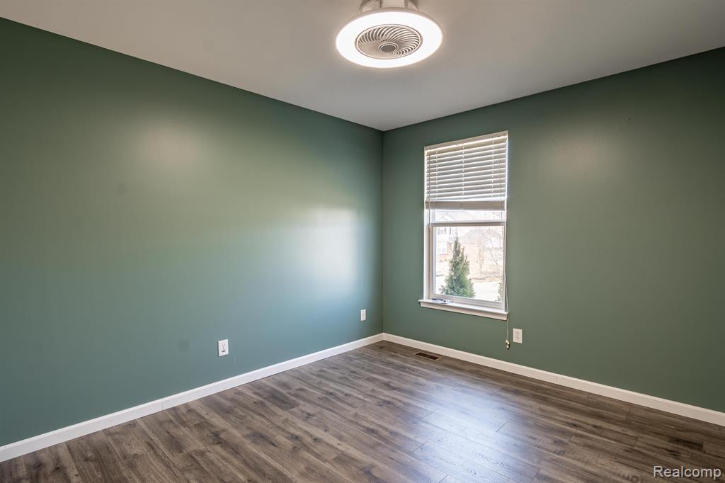 9535 GLENHILL Drive, Ypsilanti, MI 48198 — Photo 28