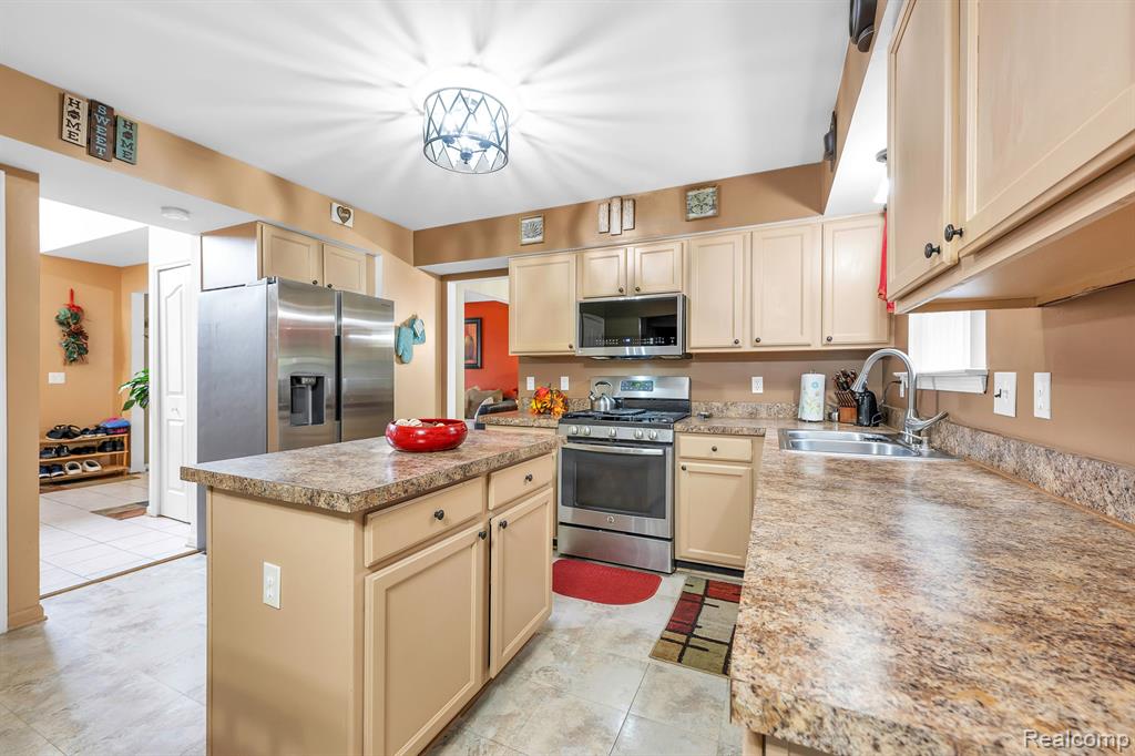 3103 RIVER MEADOW Circle, Canton, MI 48188 — Photo 8