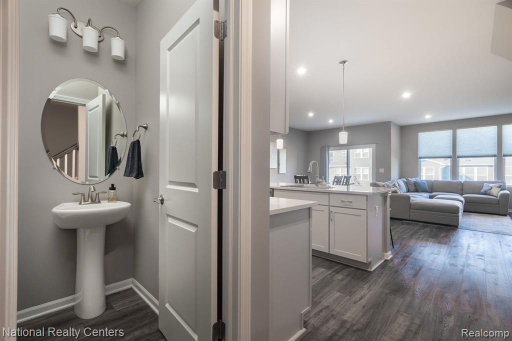 4758 Broomfield Way, Lake Orion, MI — Photo 18