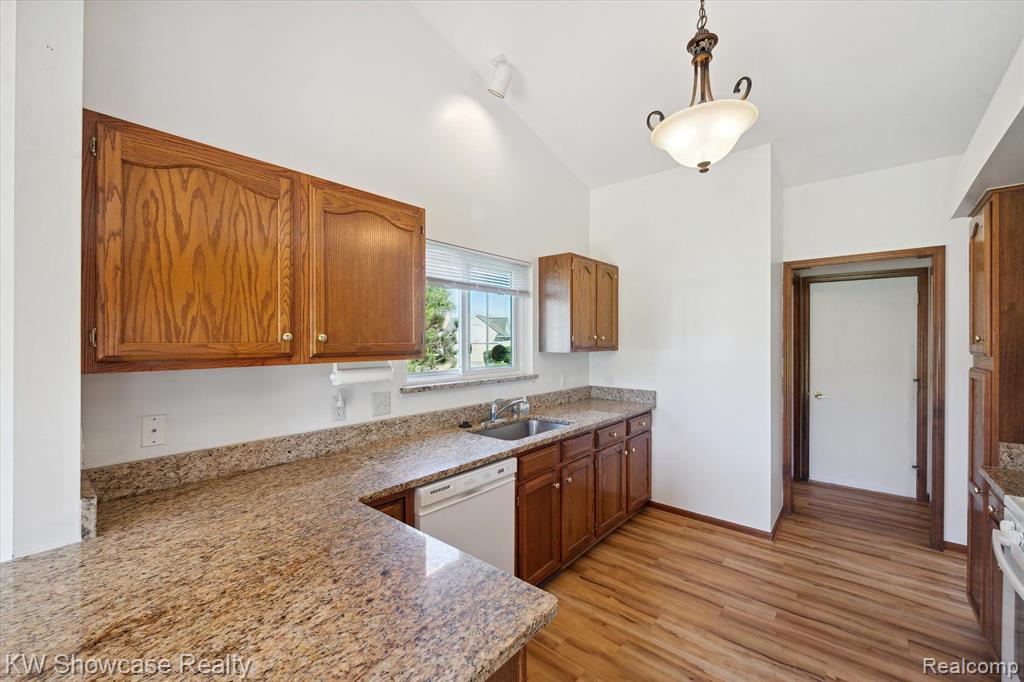 730 CHALLENGING Trail, South Lyon, MI 48178 — Photo 12