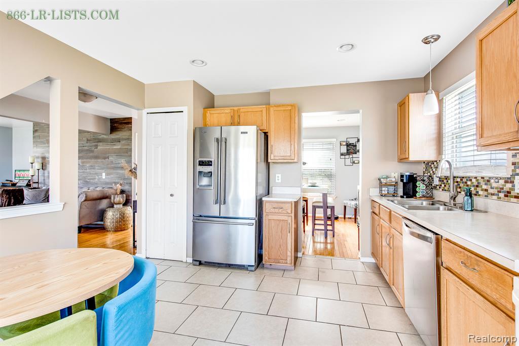 7068 Anna Drive, Belleville, MI 48111 — Photo 16
