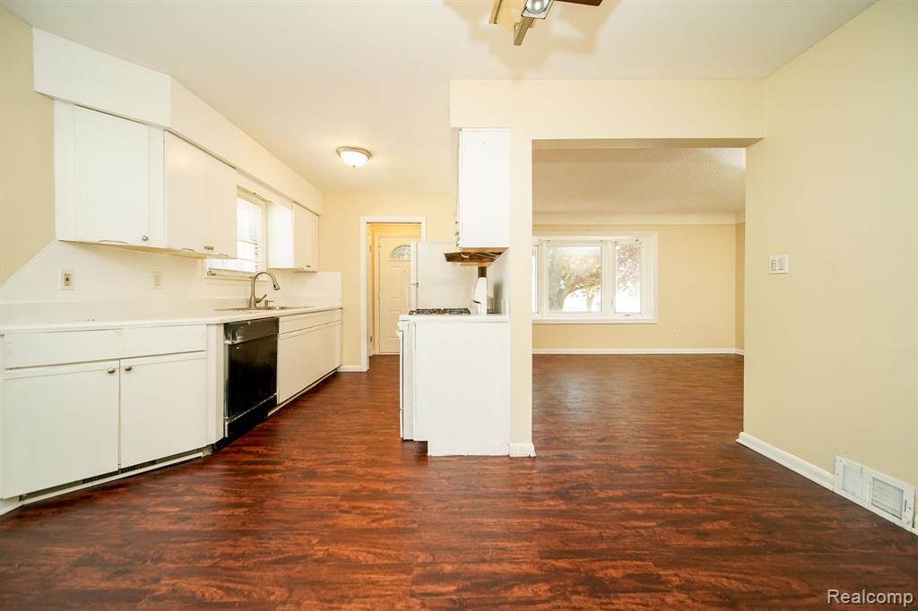 4620 DUDLEY Street, Dearborn Heights, MI 48125 — Photo 21