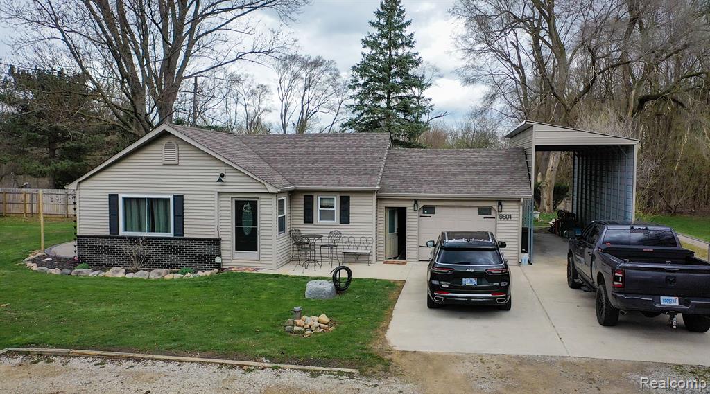 9801 E NEWBURG Road, Durand, MI 48429 — front exterior
