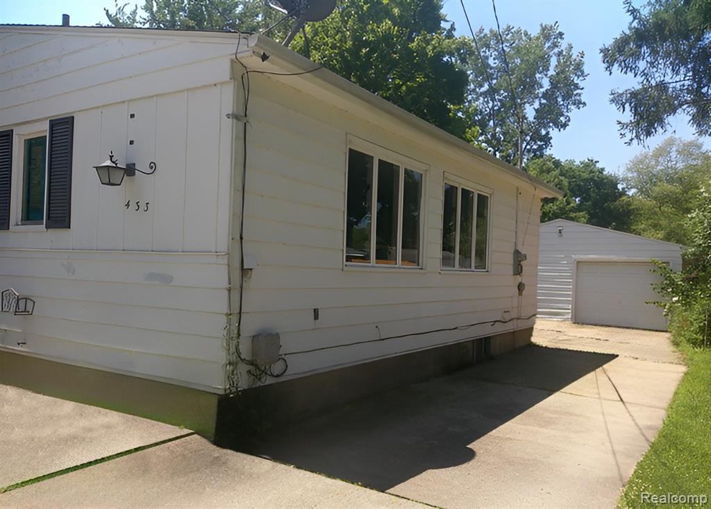 433 Crestview Street, Flushing, MI 48433 — Photo 4
