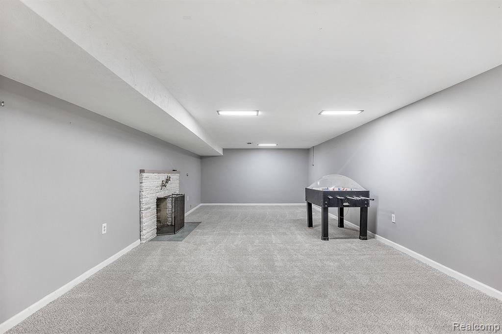600 WOODCREST Drive, Dearborn, MI 48124 — Photo 25