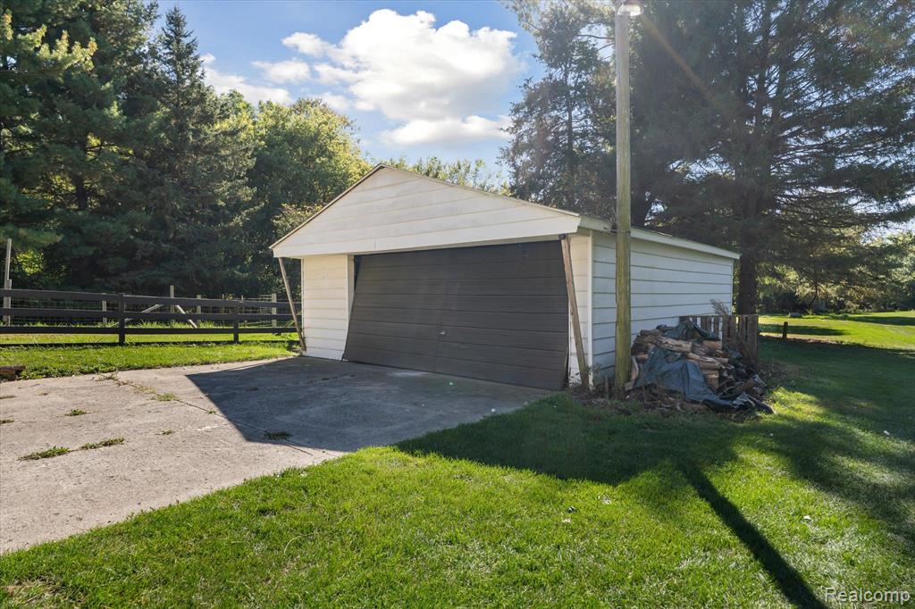 2860 E Coon Lake Road, Howell, MI 48843 — Photo 33
